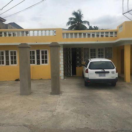 Leslies' Home Portmore Room photo