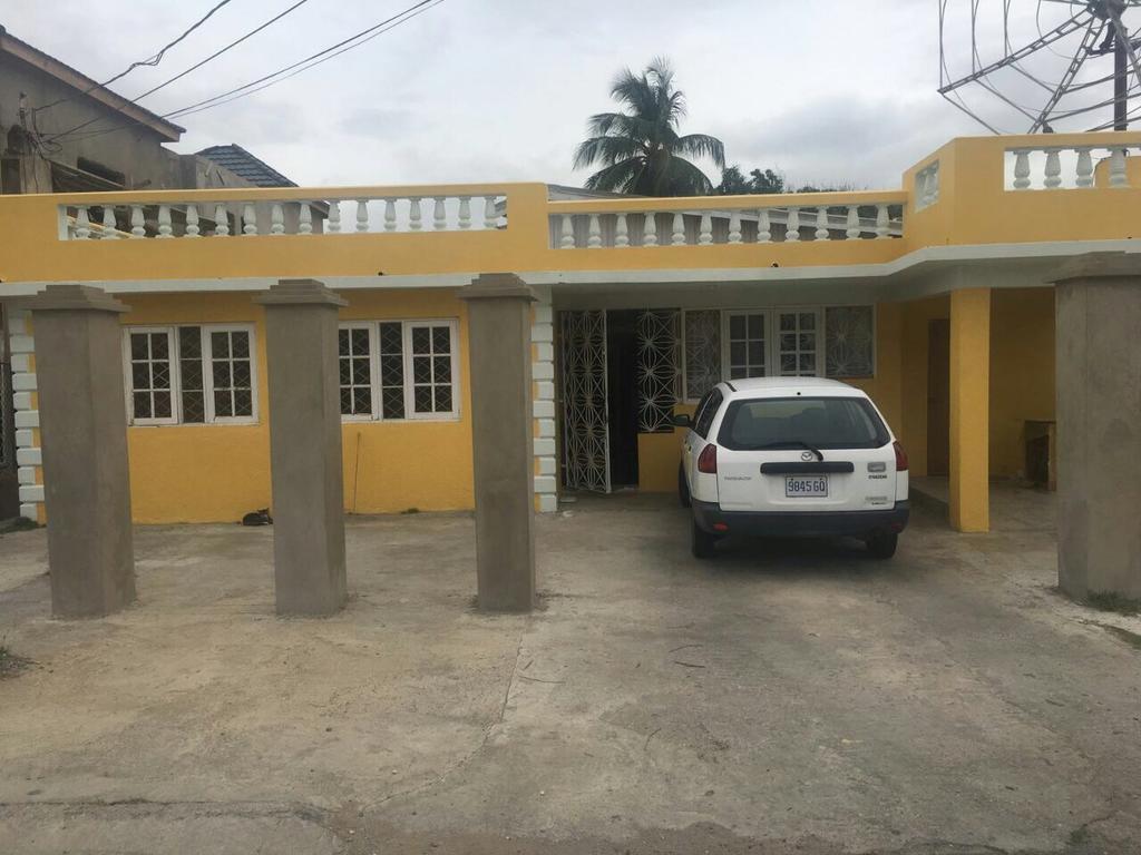 Leslies' Home Portmore Room photo